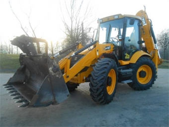  JCB 4CX  Tillverkare: JCB 
Modell: 4CX 
Typ: traktorgrvare 
r: 2009 
Timmar: 1880 
Effekt: 100 hk 
Arbetsvikt: 8000 kg 
4wd