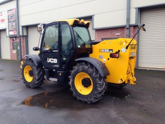  JCB 535-95 Tillverkare: JCB 
Modell: 535-95 
Typ: teleskoplastare
r: 2013 
Timmar: 214 
Effekt: 108 hk 
Arbetsvikt: 3500 kg 4WD 
Lyftkapacitet 3500kg 
Maximal lyfthjd 9.5m