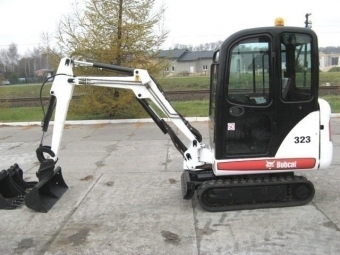  Bobcat 323 Tillverkare: Bobcat 323 minigrvare
Modell: 323
Typ: minigrvare
r: 2006
Timmar: 2141 
Effekt: 13 hk
