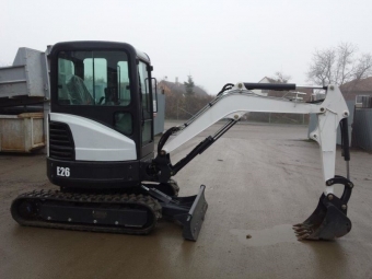  Bobcat E26  Tillverkare: Bobcat E26 minigrvare
Modell: E26 
Typ: minigrvare
r: 2010
Timmar: 131 
Effekt: 27 hk