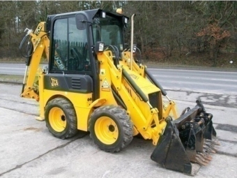  JCB 1CX Traktorgrvare Tillverkare: JCB 1CX Traktorgrvare
Modell: 1CX 
Typ: traktorgrvare
r: 2011
Timmar: 677
Effekt: 53 hk
4wd 