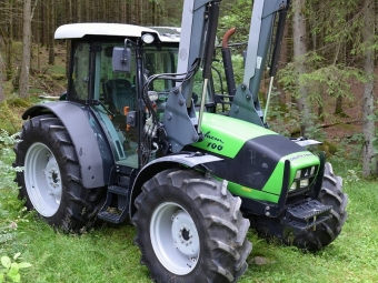  Deutz-Fahr Agrofarm DX 100 Komplett frontlastare
Hydraulisk broms
Passagerarstet
Bakrutepusser