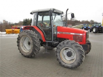  Massey Ferguson 4255 Resterande 14,9 X 24 , bak 16.9 X 34 terstende framdck 30 % , bakhjul resterande 60 %